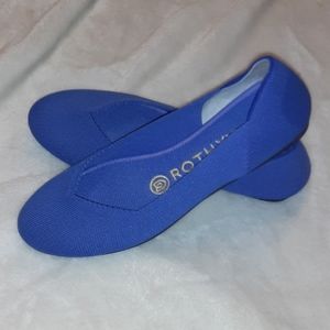 Rothys Lilac periwinkle blue round toe slip on womens 5.5